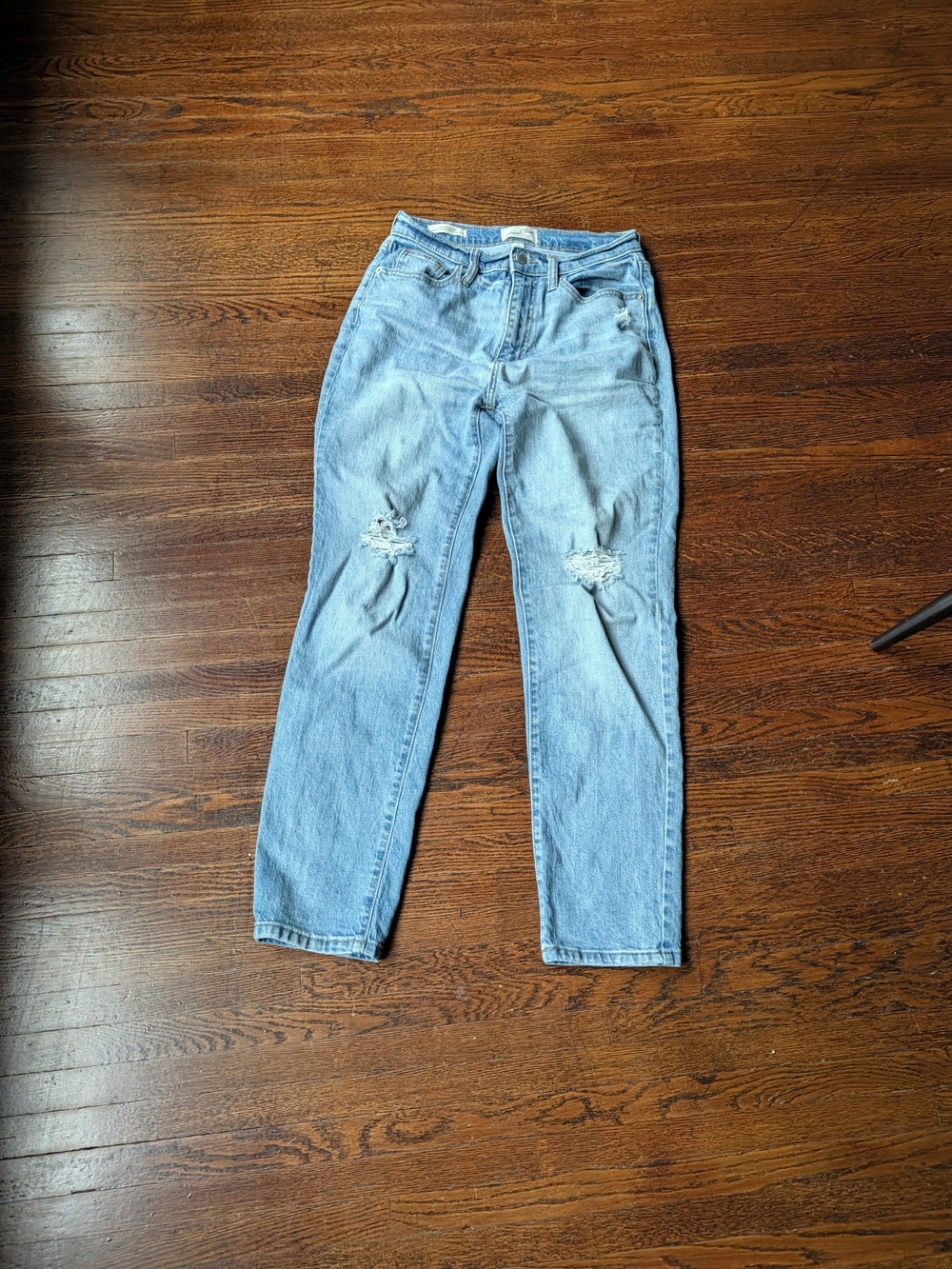 Universal Thread High Rise 90s Slim Distressed Size 4R denim jeans Casual